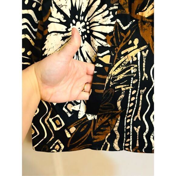 Dressbarn Woman 2X Button Up Blouse Tribal Design 3/4 Sleeve Button Cuffs Boho - Picture 3 of 10